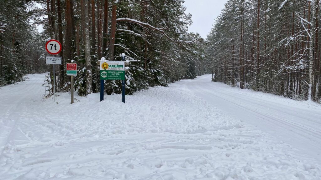 Kõik küsivad meilt, et kuidas te siia sattusite? Olete varem ka midagi sellist teinud? Ja meie tuttavad uurivad, kuidas te nii kaugele sattusite. Otsustasime siis, et kirjutame oma Saarjärvele sattumise loo ja proovime jätkata ka Saarjärvel olemise lugudega.