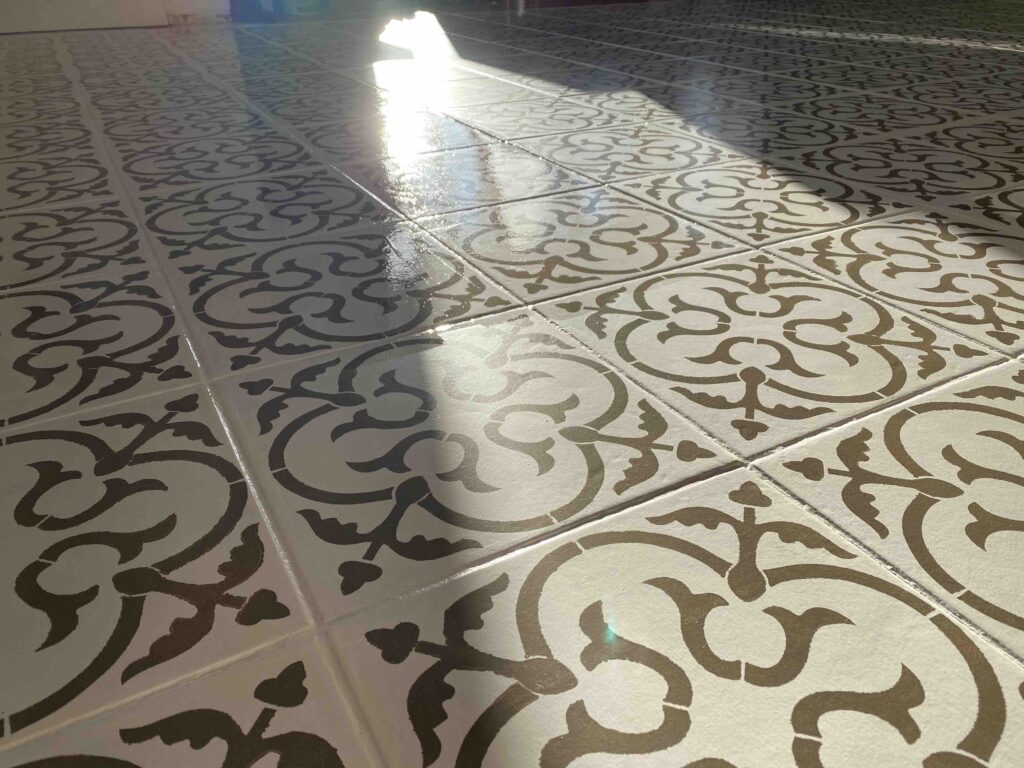 Šablooniga värvitud põrand